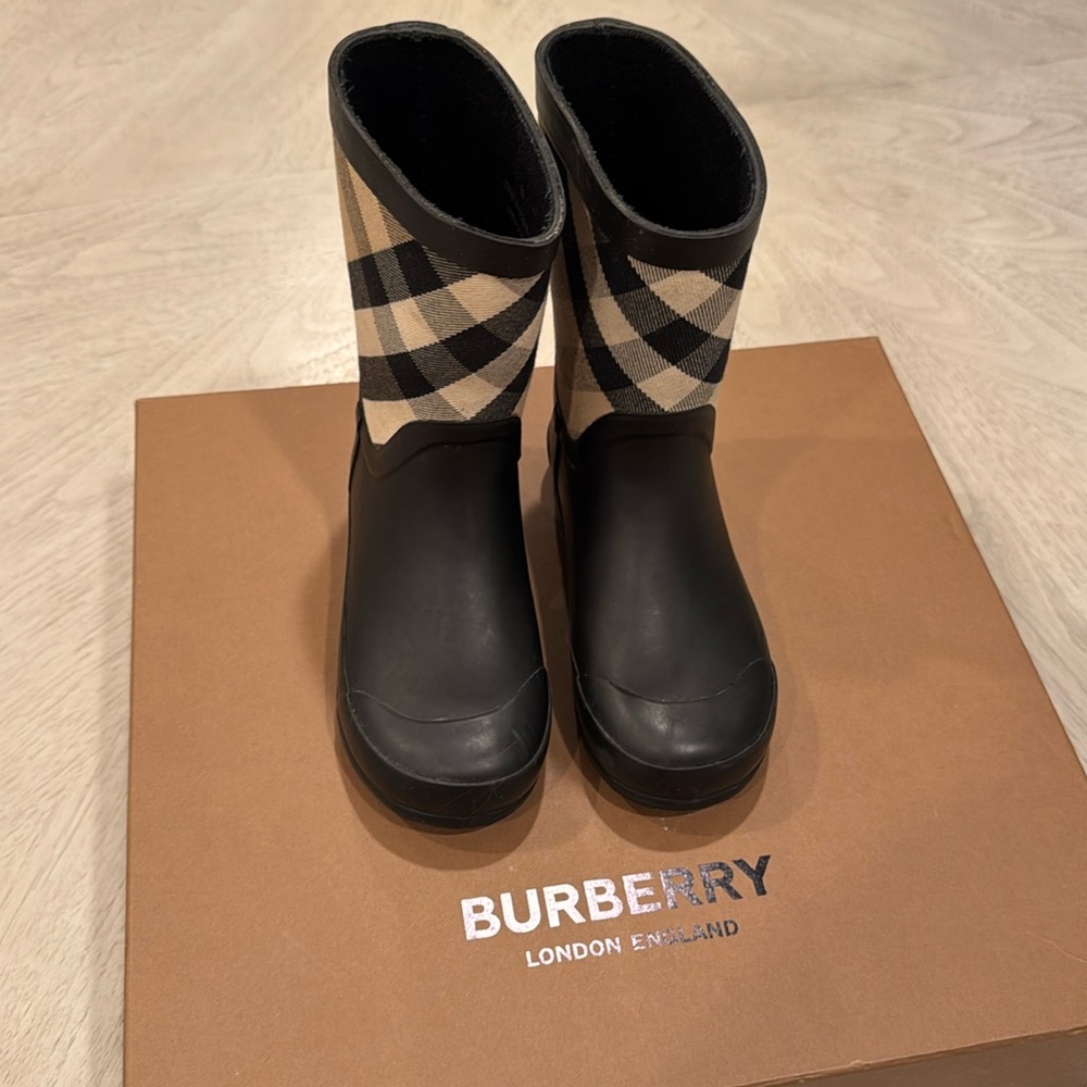 Burberry rain boots. Classic design kept in non smoking home